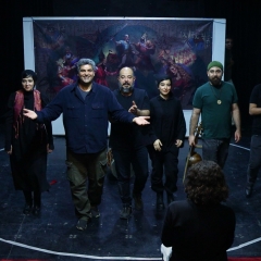 
The play Hamlet by the Namay-e Nazdik Theater Group has been selected among 42 works from various countries. These performances will take place from October 16 to 26, 2025, in the city of Ankara. Hamlet will be staged on October 22 at 8:00 p.m. in the Yılmaz Güney Hall.

The festival, held under the theme “Theater and the City,” is organized in collaboration with the Center for Art, Culture, and Migration Activities (KOSAGEM) and several municipalities of Ankara. The aim of this event is to promote theater as a means of dialogue and cultural exchange within the urban space.

The Namay-e Nazdik Group will participate in the festival with its production of Hamlet, which combines elements of traditional Iranian theater—such as Ta’zieh and Pardeh-khani—with Shakespeare’s classic text. This participation offers an exceptional opportunity to present Iranian art and culture on an international stage.